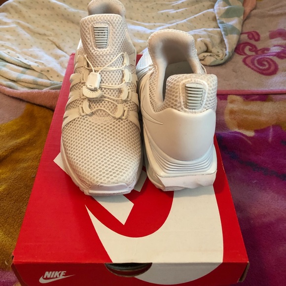 👟Size 6 Nike SHOX GRAVITY👟 - Picture 3 of 5